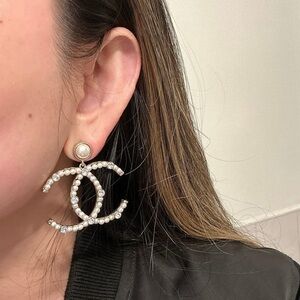 Chanel  Large Cc pearly crystal earring
